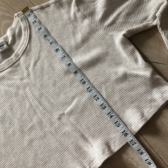 Aritzia Sunday Best Waffle Cropped Long Sleeve Top in Cream Heather Size S - Picture 2 of 9